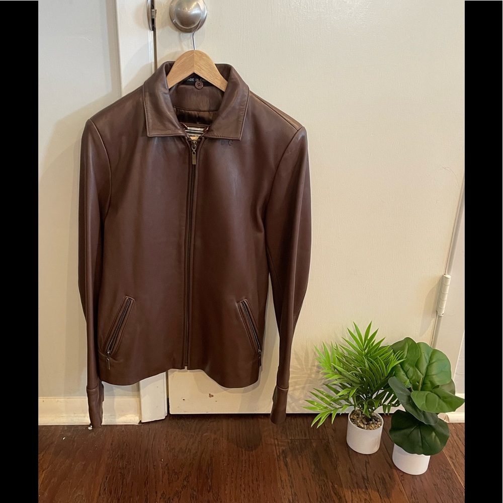 100% leather jacket.  It has been worn 3 times.  100% polyester lining.